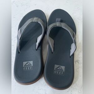 Reef brand Dark Grey size 10 Men’s flip-flops